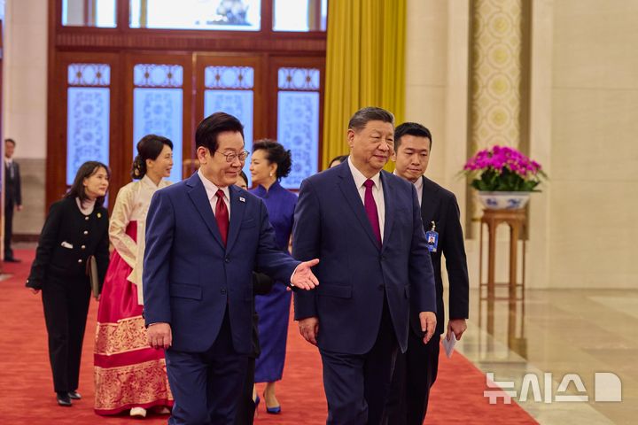 與 "한중정상회담, 한반도 평화 증진 물꼬…新벽란도 시대 열어"