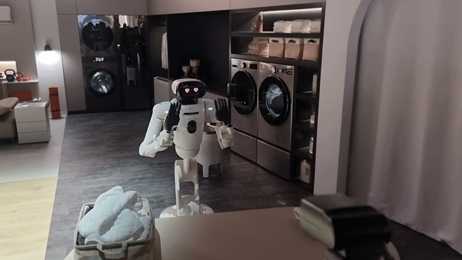 [라스베이거스=뉴시스]이지용 기자 = LG 클로이드가 관람객들에게 인사하는 모습. 2026.01.05. leejy5223@newsis.com *재판매 및 DB 금지 *재판매 및 DB 금지