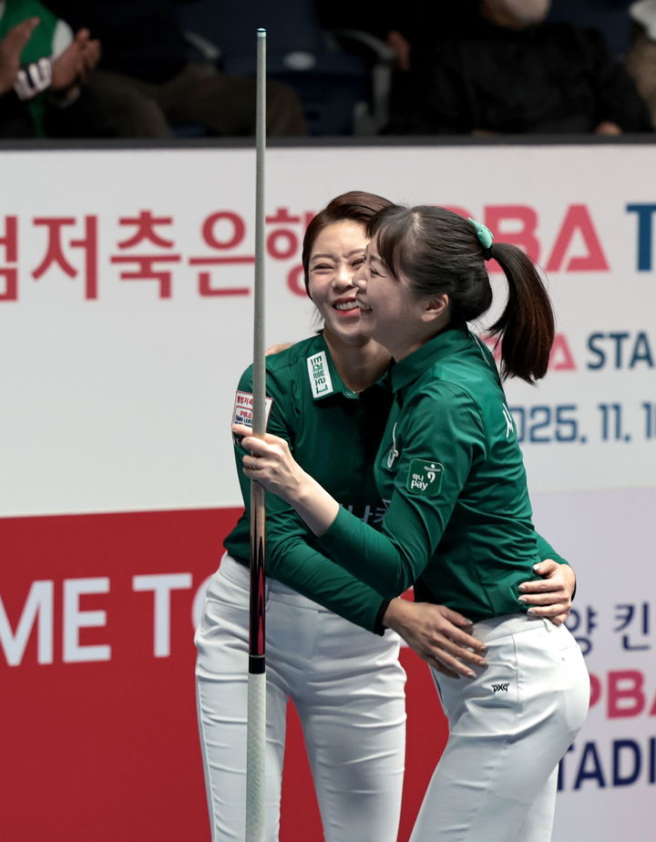 [서울=뉴시스] 프로당구 하나카드 김가영(왼쪽), 사카이 아야코. (사진=PBA 제공). 2026.01.06. *재판매 및 DB 금지