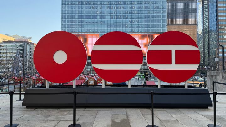 [서울=뉴시스] 방탄소년단 세종문화회관 래핑. (사진 = 빅히트 뮤직 제공) 2026.01.06. photo@newsis.com *재판매 및 DB 금지