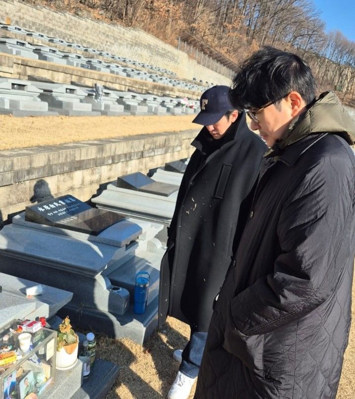 이선균 묘소 찾은 윤희석 "벌써 2년…여전히 그립고 아프다"