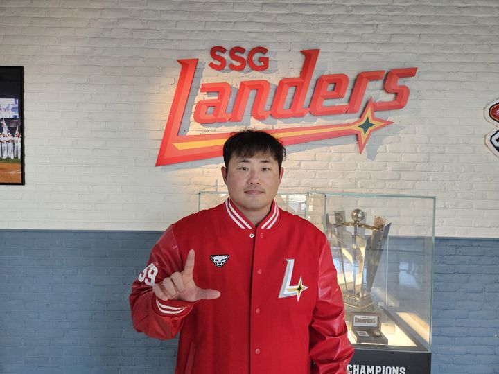 [서울=뉴시스] 프로야구 SSG 랜더스와 비FA 다년 계약을 맺은 이지영. (사진 = SSG 랜더스 제공) *재판매 및 DB 금지