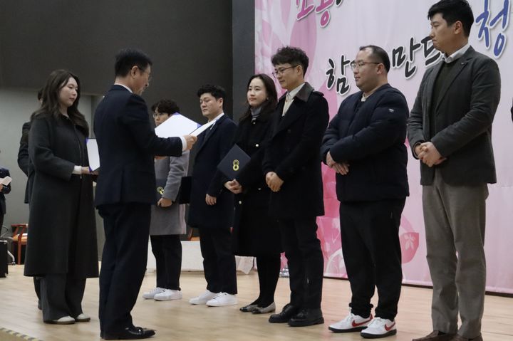 [진주=뉴시스] 진주소방서 오용태 소방위, 한국소비자원 유공 포상. (사진=진주소방서 제공) 2026.01.06. photo@newsis.com *재판매 및 DB 금지