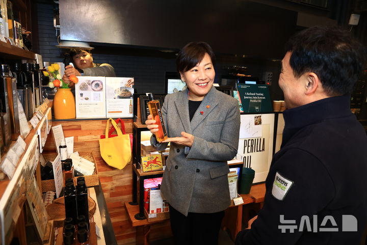 송미령, 국산 콩기름 시설 방문…"비축콩 추가 할인 긍정 검토"