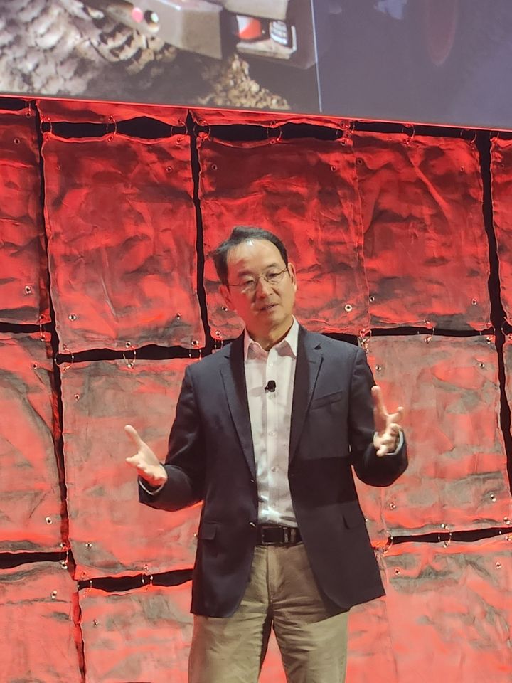 [라스베이거스=뉴시스] 스캇 박 두산밥캣 부회장이 5일(현지시간) 미국 라스베이거스 만달레이 베이 컨벤션 센터에서 열린 CES 2026 미디어 데이에서 발언하는 모습. (사진=이창훈 기자) 2026.01.05 photo@newsis.com *재판매 및 DB 금지 *재판매 및 DB 금지