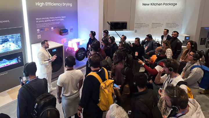 [라스베이거스=뉴시스]삼성전자가 4~7일(현지시간) 미국 라스베이거스 윈 호텔에 단독 전시관을 열었다. 2026년형 비스포크 AI 콤보 신제품을 보기 위해 관람객들이 몰려든 모습. (사진 = 삼성전자) 2026.01.06. photo@newsis.com&nbsp; *재판매 및 DB 금지