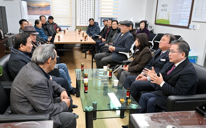 [군위=뉴시스] 대구 군위군 소보면에서 '읍면 순회 군민 공감 대화'가 열리고 있다. (사진=군위군 제공) 2026.01.06. photo@newsis.com *재판매 및 DB 금지