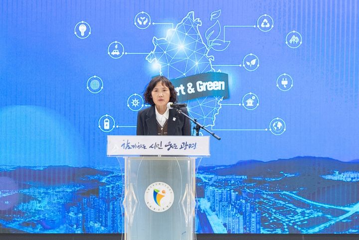 [광명=뉴시스] 최혜민 제31대 경기 광명시 부시장이 6일 시청 대회의실에서 열린 취임식에서 취임사를 하고 있다. (사진=광명시 제공) 2026.01.06. photo@newsis.com *재판매 및 DB 금지