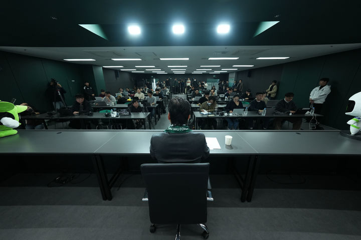 [서울=뉴시스] 프로축구 K리그1 전북 현대에 부임한 정정용 감독의 취임 기자회견. (사진=전북 현대 제공) 