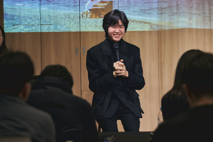 [서울=뉴시스] 6일 서울 용산구 사운즈S에서 열린 앨범 '타임스케이프(timescape)' 발매 기자간담회에서 피아니스트 김송현이 소감을 전하고 있다. (사진=뮤직앤아트컴퍼니 제공) 2026.01.06. photo@newsis.com *재판매 및 DB 금지