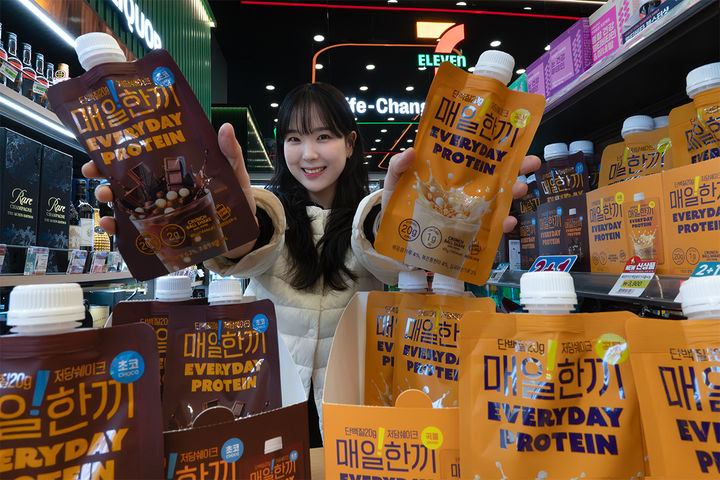 [서울=뉴시스] 편의점 세븐일레븐은 식사 대용 간편식인 단백질셰이크를 선보였다. (사진=세븐일레븐 제공) 2026.01.06. photo@newsis.com *재판매 및 DB 금지