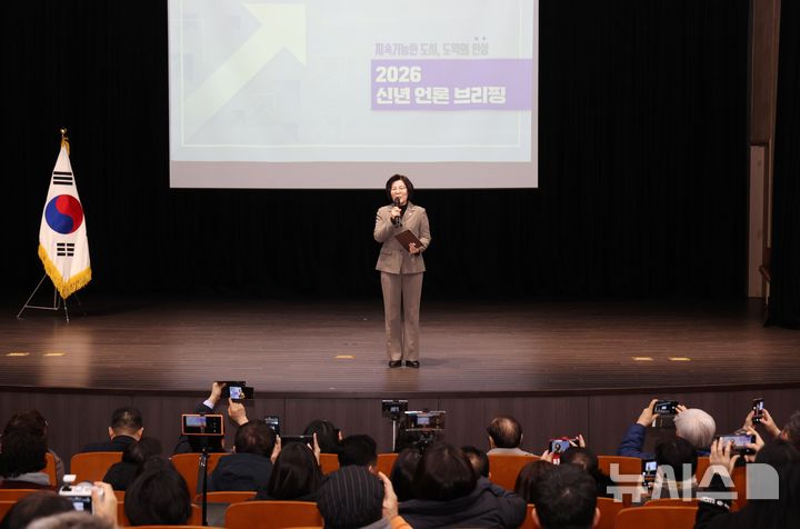 [안성=뉴시스] 김보라 시장이 '2026 신년 언론 브리핑'에서 주요 시정을 설명하고 있는 모습(사진=안성시 제공) 2026.01.06.photo@newsis.com 