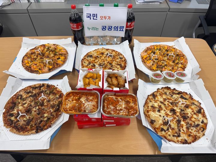 [서울=뉴시스] 6일 보건복지부에 따르면 이재명 대통령은 이날 오후 복지부 공공보건정책관에 신년 응원 피자를 보냈다. (사진 = 보건복지부 제공) *재판매 및 DB 금지