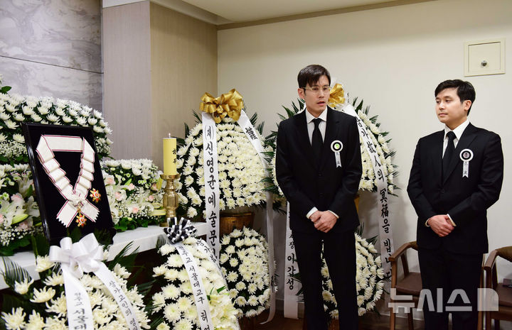 조용필 - 국민 가수의 마지막 인사, 조문 현장은 깊은 슬픔에 잠기다 (추모, 한국 대중음악)