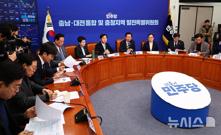 [서울=뉴시스] 김명년 기자 = 정청래 더불어민주당 대표가 6일 오전 서울 여의도 국회에서 열린 충남·대전 통합 및 충청지역 발전특별위원회 전체회의에서 발언하고 있다. 2026.01.06. kmn@newsis.com