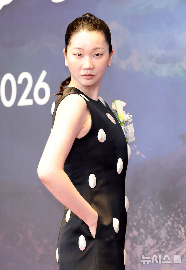 [서울=뉴시스] 김혜진 기자 = 방송인 장윤주가 6일 서울 중구 신라호텔에서 열린 2026 대한민국 퍼스트브랜드 대상에서 포즈를 취하고 있다. 2026.01.06. jini@newsis.com