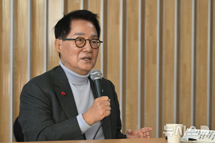 박지원 "김병기, 억울하더라도 자진 탈당해야"