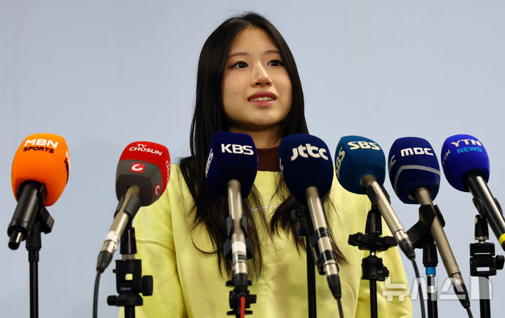 [서울=뉴시스] 박주성 기자 = 2026 밀라노·코르티나담페초 동계 올림픽 출전권을 획득한 피겨 스케이팅 여자 싱글 이해인 선수가 6일 오전 서울 태릉선수촌실내빙상장에서 기자회견을 하고 있다. 2026.01.06. park7691@newsis.com