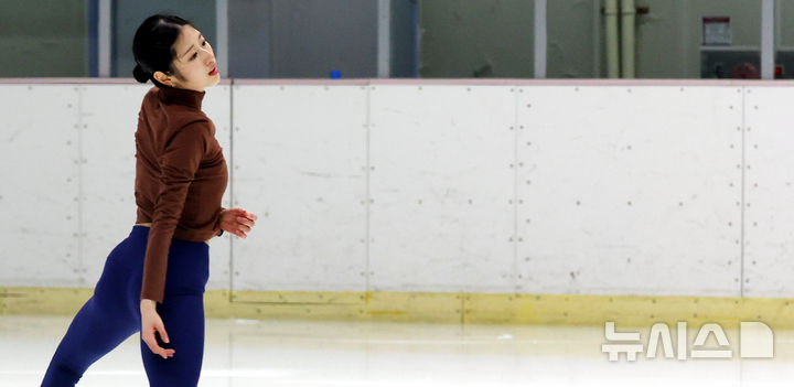[서울=뉴시스] 박주성 기자 = 2026 밀라노·코르티나담페초 동계 올림픽 출전권을 획득한 피겨 스케이팅 여자 싱글 이해인 선수가 6일 오전 서울 태릉선수촌실내빙상장에서 훈련을 하고 있다. 2026.01.06. park7691@newsis.com