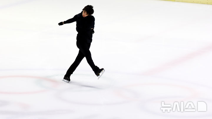 [서울=뉴시스] 박주성 기자 = 2026 밀라노·코르티나담페초 동계 올림픽 출전권을 획득한 피겨 스케이팅 남자 싱글 차준환 선수가 6일 오전 서울 태릉선수촌실내빙상장에서 훈련을 하고 있다. 2026.01.06. park7691@newsis.com