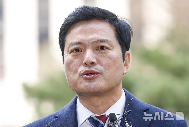 경찰 출석한 김태우 "김병기·강선우·김경, 신속한 구속수사 필요" [뉴시스Pic]