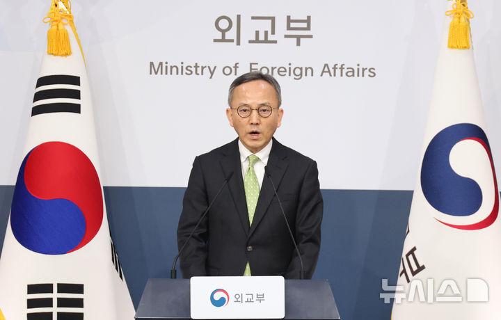 [서울=뉴시스] 추상철 기자 = 박일 외교부 대변인이 6일 오후 서울 종로구 정부서울청사에서 정례브리핑을 하고 있다. 2026.01.06. scchoo@newsis.com