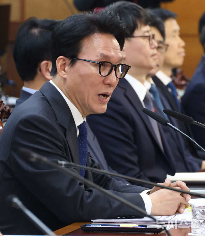 김 총리 "업무보고 긴장감 유지할 수 있는 공적 책임감 견지해야"