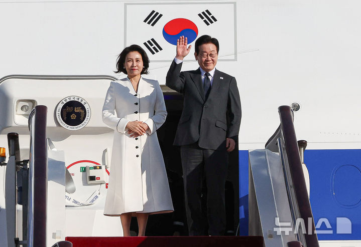 이 대통령, 일본으로 출국…오후 한일 정상회담 