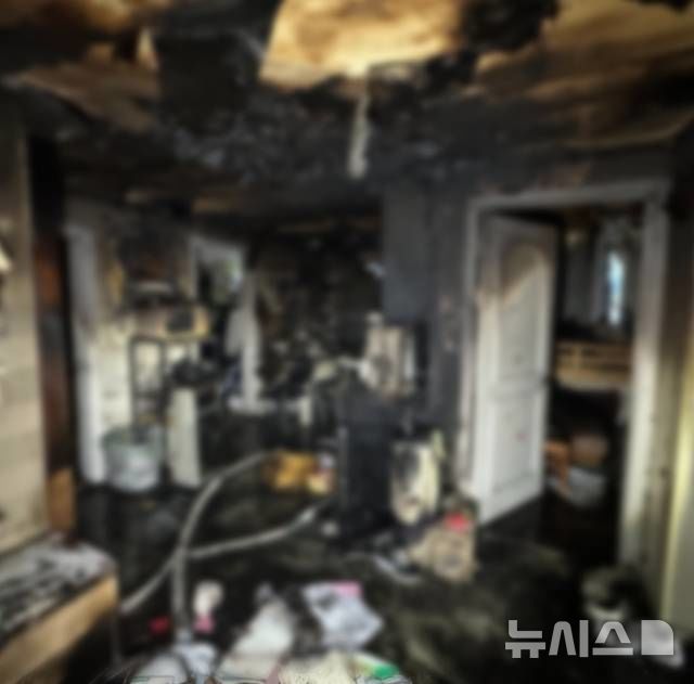 [안양=뉴시스] 안양 전동킥보드 화재 현장.(사진=경기소방재난본부 제공).2026.01.07. photo@newsis.com 