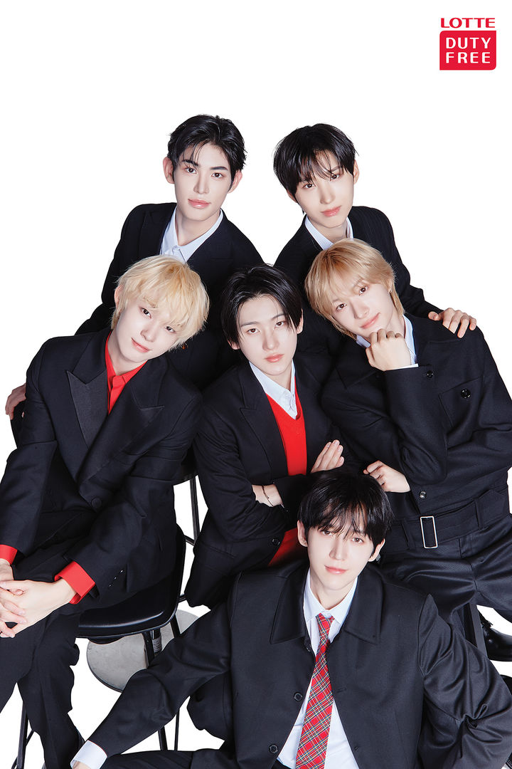 [서울=뉴시스] 롯데면세점이 보이그룹 킥플립(KickFlip)과 걸그룹 하츠투하츠(Hearts2Hearts)를 새 모델로 발탁했다. (사진=롯데면세점 제공) *재판매 및 DB 금지