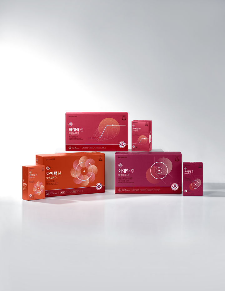 [서울=뉴시스] 정관장 갱년기 여성 건강 전문 브랜드 '화애락'이 대표 제품 3종을 개선한 제품 '화애락 진 토탈솔루션', '화애락 본 혈행포커스', '화애락 후 활력포커스'을 출시했다고 7일 밝혔다. (사진=정관장 제공) 2026.01.07. photo@newsis.com *재판매 및 DB 금지