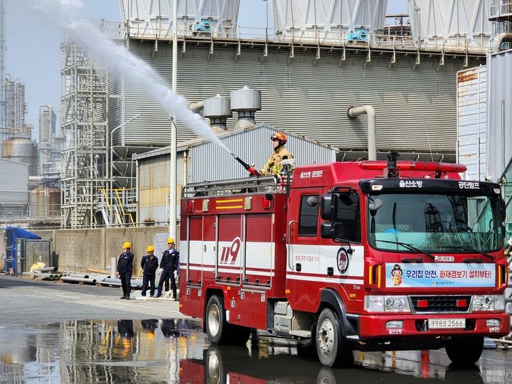 유니드 울산공장에서 '2025년 비상대비훈련'의 일환으로 위기 대응 능력을 시연하고 있는 모습. (사진=유니드) *재판매 및 DB 금지