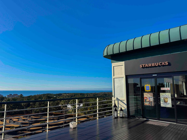 [서울=뉴시스] 그랜드 조선 제주 호텔의 루프탑에 마련된 스타벅스 그랜드조선제주점의 모습. (사진=스타벅스 코리아 제공) 2026.01.07. photo@newsis.com *재판매 및 DB 금지