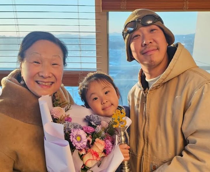 [서울=뉴시스] 래퍼 겸 방송인 하하가 어머니 '융드옥정'의 근황을 공개했다. (사진=하하 인스타그램 캡처) 2026.01.07 photo@newsis.com *재판매 및 DB 금지