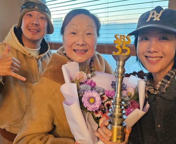 [서울=뉴시스] 래퍼 겸 방송인 하하가 어머니 '융드옥정'의 근황을 공개했다. (사진=하하 인스타그램 캡처) 2026.01.07 photo@newsis.com *재판매 및 DB 금지