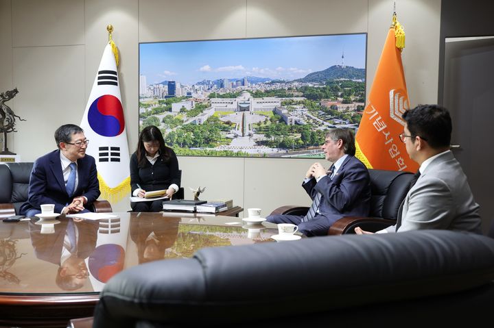 주한페루대사, 전쟁기념사업회에 한·페루 우정 기념 특별전 제안