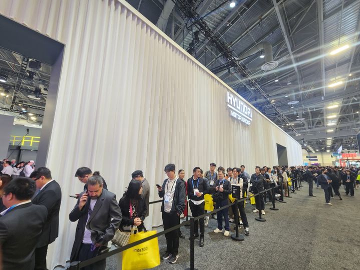 [라스베이거스=뉴시스] 6일(현지시간) 미국 라스베이거스 컨벤션 센터 웨스트 홀에서 열린 CES 2026 현대차그룹 부스 모습. (사진=이창훈 기자) 2026.01.06 photo@newsis.com *재판매 및 DB 금지 *재판매 및 DB 금지