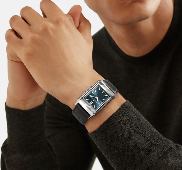 [서울=뉴시스] 리치몬트(Richemont)그룹 시계 브랜드 예거 르쿨트르(Jaeger-LeCoultre)의 리베르소 트리뷰트 크로노그래프 수동 스틸 모델. (사진=예거 르쿨트르 누리집 갈무리) 2026.01.07. photo@newsis.com