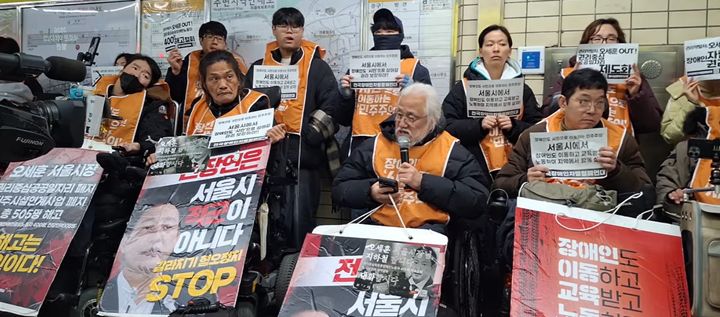 전장연, 지방선거까지 출근길 지하철 탑승 시위 유보