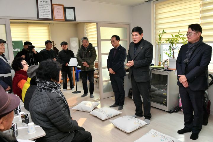 민원 해결 상황과 새해 군정계획을 설명하는 정철원 담양군수. (사진=담양군 제공) *재판매 및 DB 금지