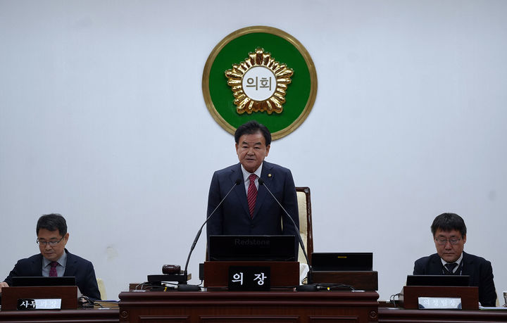 7일 태백시의회 본회의장에서 열린 2026년 첫 임시회에서 고재창 의장이 개회사를 하고 있다.(사진=태백시의회 제공) *재판매 및 DB 금지
