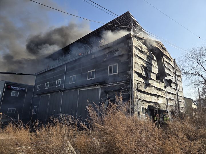 세종 배드민턴센터 화재, 1시간 만에 진화…인명피해 없어