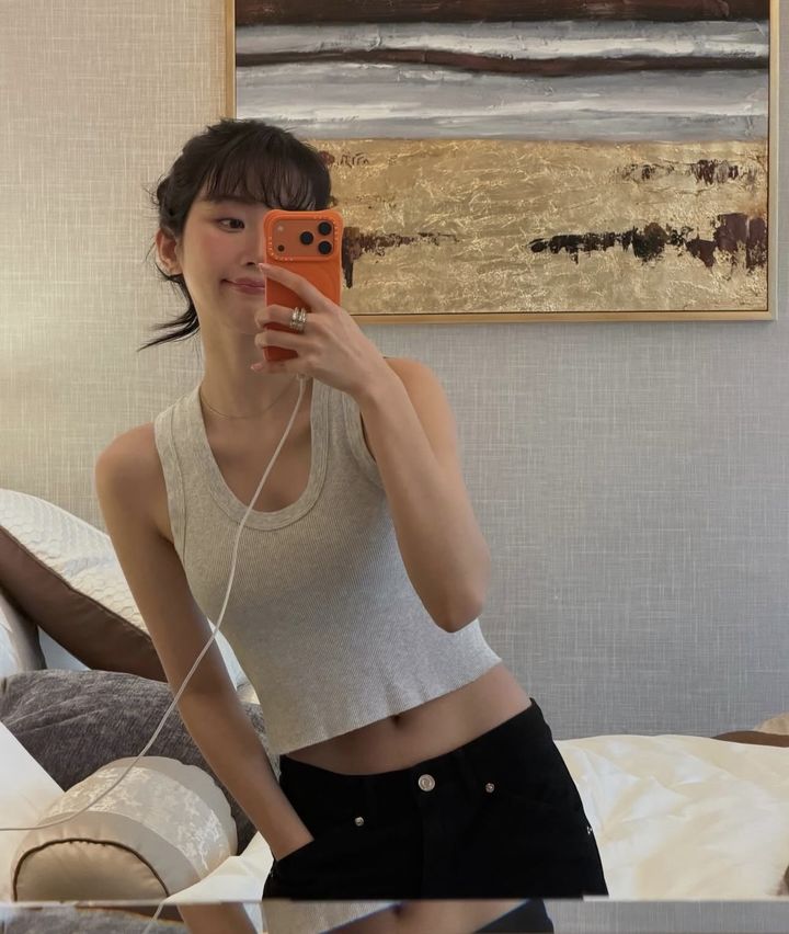 문가영, 선명한 11자 복근 자랑