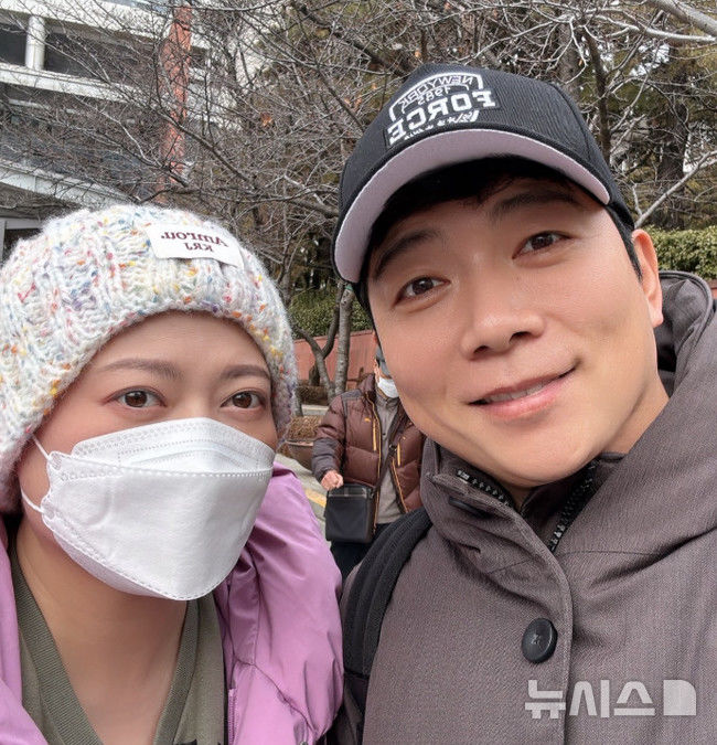 [서울=뉴시스] 개그맨 겸 트로트 가수 김재욱이 암 투병 중인 동생을 응원했다. (사진 = 김재욱 인스타그램 캡처) photo@newsis.com *재판매 및 DB 금지