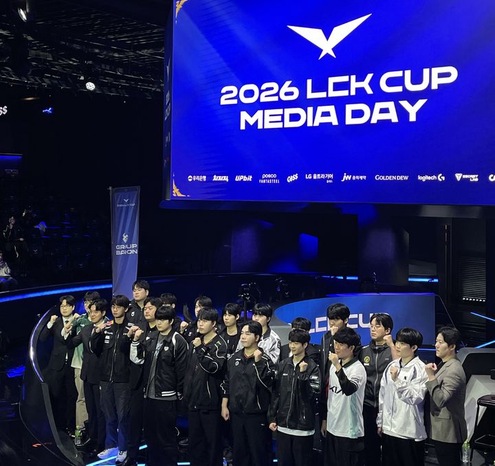 [서울=뉴시스] 이주영 기자 = '리그 오브 레전드(LoL)' 한국 프로 리그를 주최하는 리그 오브 레전드 챔피언스 코리아(LCK)는 7일 오후 서울 종로구 치지직 롤파크에서 LCK컵 미디어데이를 열었다. 오는 14일 개막을 앞둔 10개 팀 감독과 선수들은 이날 현장에 참석해 LCK컵에 임하는 각오를 다졌다. 2026.01.07. zoo@newsis.com *재판매 및 DB 금지