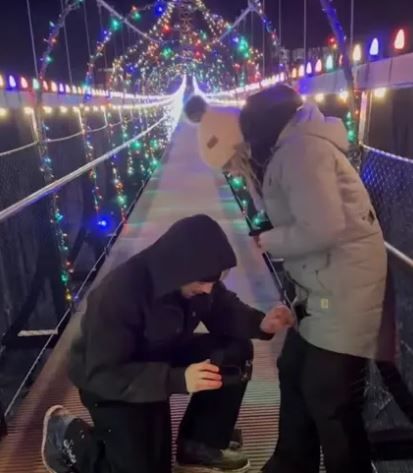 "손이 떨려서"…현수교 프러포즈하다 '반지' 추락 대참사