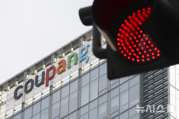 경찰 "쿠팡 유출, 3000여건보다 많다"…로저스 대표 1차 소환 불응