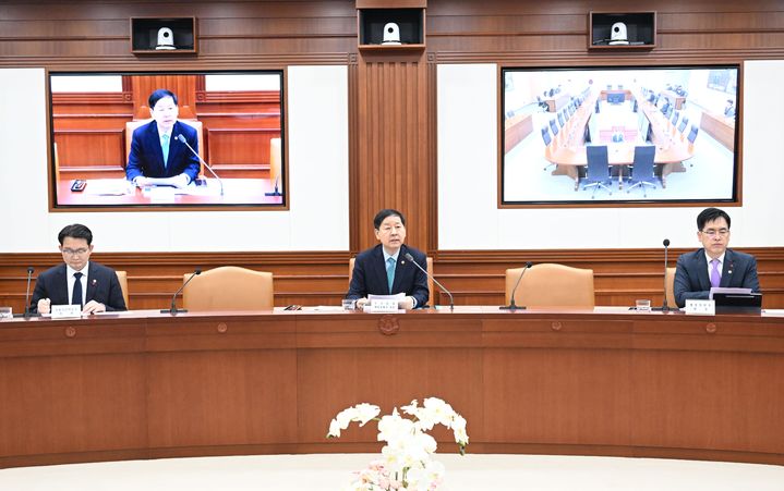 [서울=뉴시스] 구윤철 부총리 겸 재정경제부 장관이 7일 서울 종로구 정부서울청사에서 민생경제관계장관회의를 주재하고 있다. (사진=재정경제부 제공) 2026.01.07. photo@newsis.com *재판매 및 DB 금지