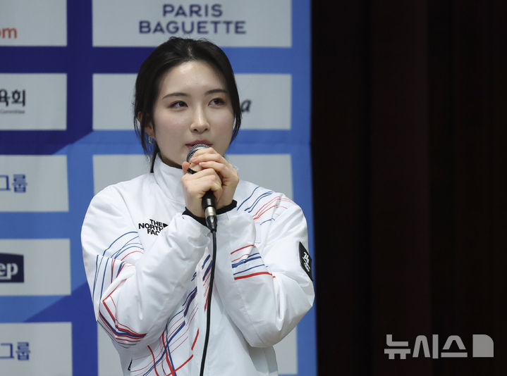 [진천=뉴시스] 김근수 기자 = 쇼트트랙 김길리가 7일 충북 진천 국가대표선수촌에서 열린 밀라노코르티나 동계올림픽 D-30 미디어데이에서 취재진 질문에 답하고 있다. 2026.01.07. ks@newsis.com