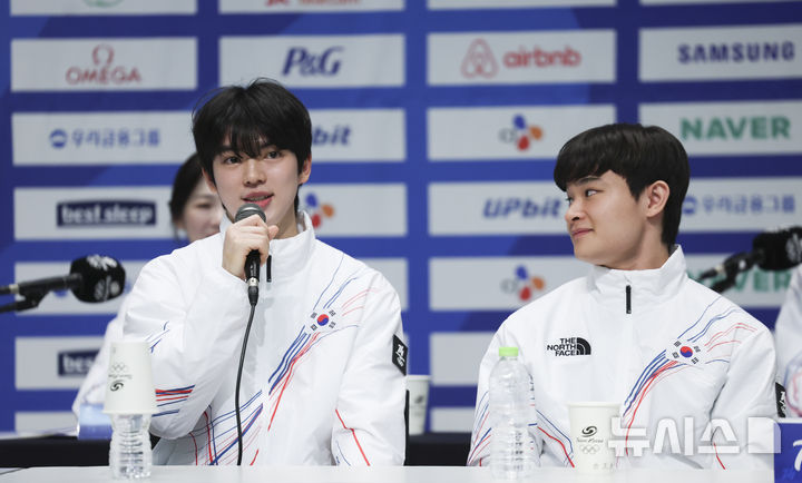 [진천=뉴시스] 김근수 기자 = 피겨 차준환이 7일 충북 진천 국가대표선수촌에서 열린 밀라노코르티나 동계올림픽 D-30 미디어데이에서 취재진 질문에 답하고 있다. 2026.01.07. ks@newsis.com